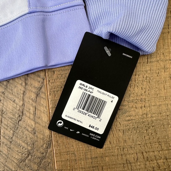 Nike Little Girl Outfit - Picture 3 of 4